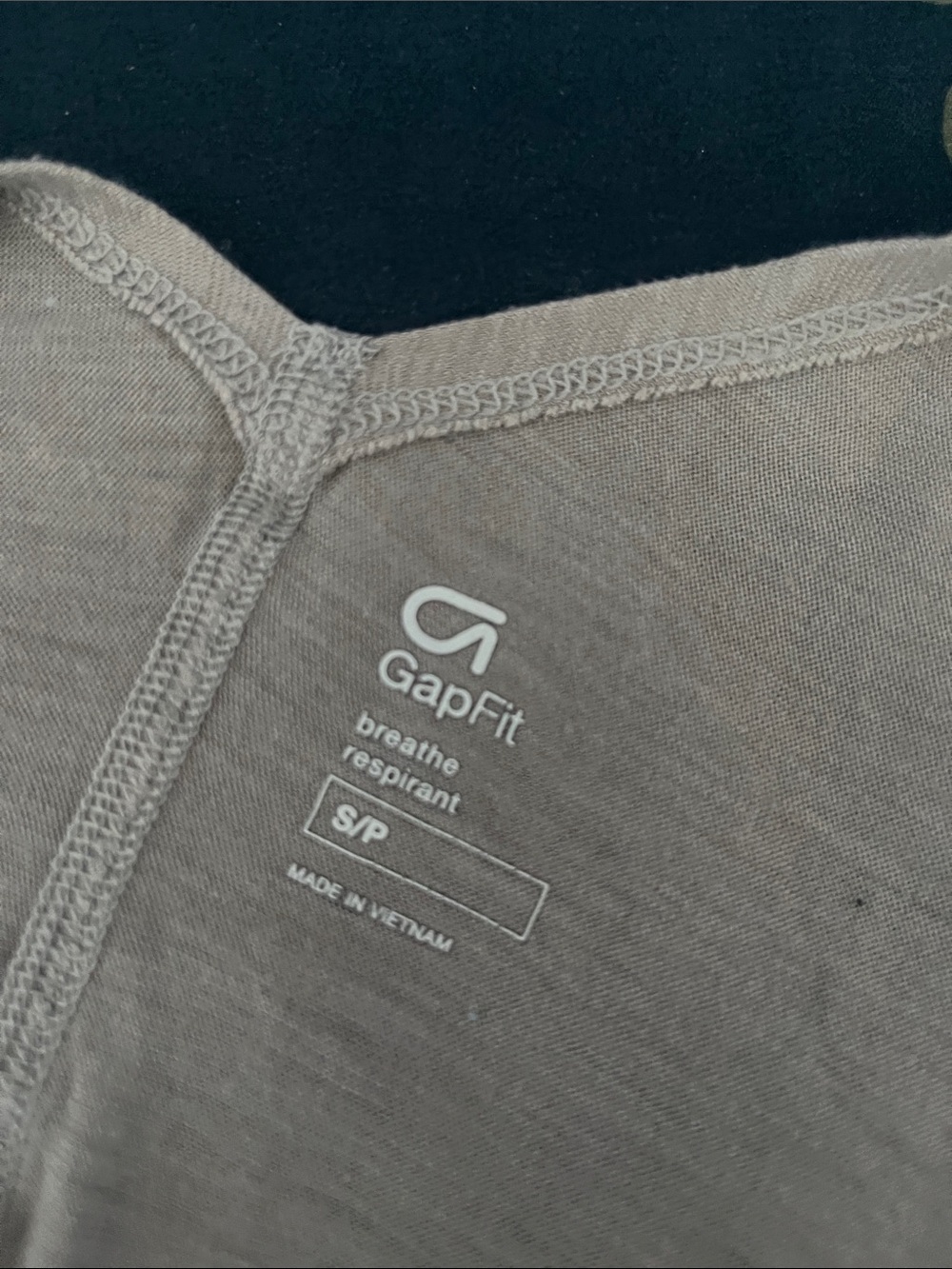 GAP Tank Top - Picture 3 of 3